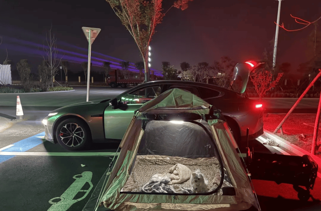 庆期间年轻人旅行掀起“帐篷过夜”热潮不朽情缘游戏网站址不住酒店住帐篷！国(图2)