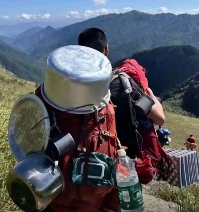 人登山喜欢带着活鸡？不朽情缘mg为何徒步(图6)